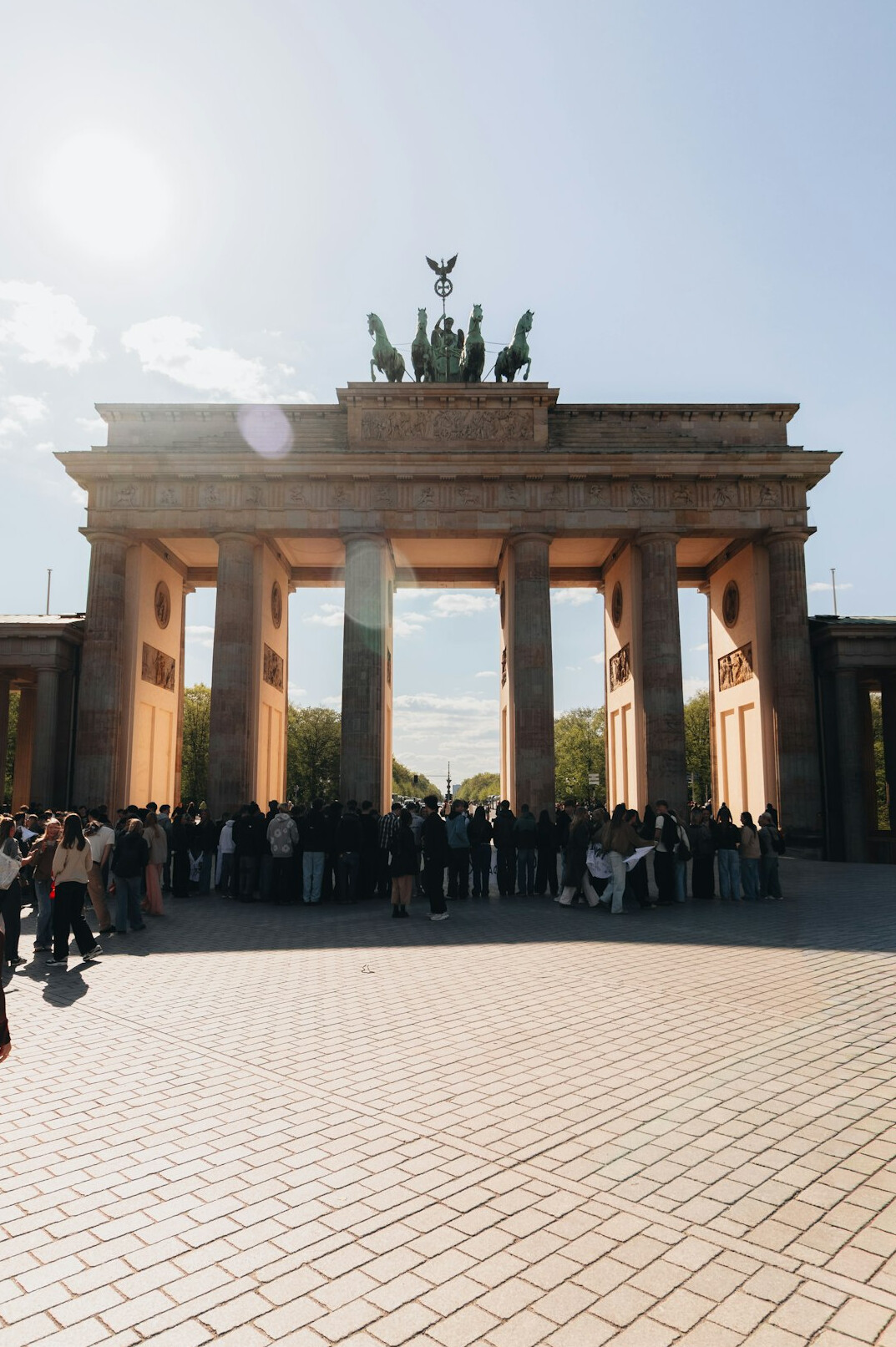brandenburg gate berlin at dusk
