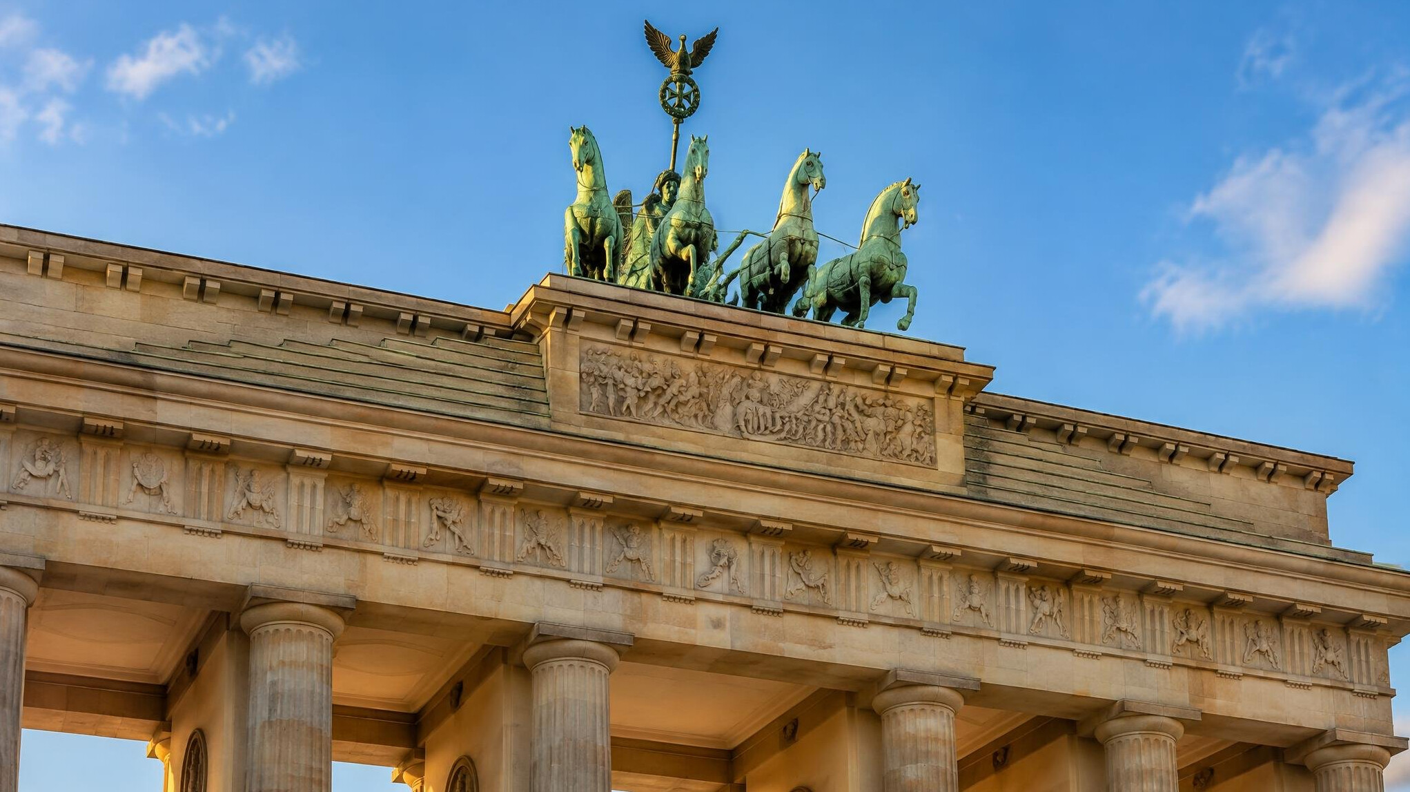 brandenburg gate close up